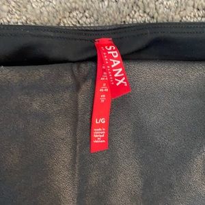 Used Spanx Faux Leather Leggings size Large. Gently worn.